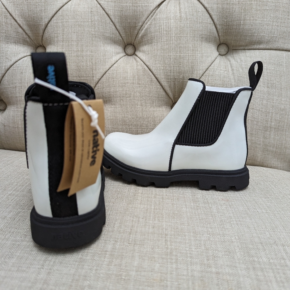 Native Shoes Little Girl's Glossy Boots - Picture 6 of 6